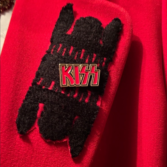 Handcrafted Kiss Coat - Picture 5 of 12